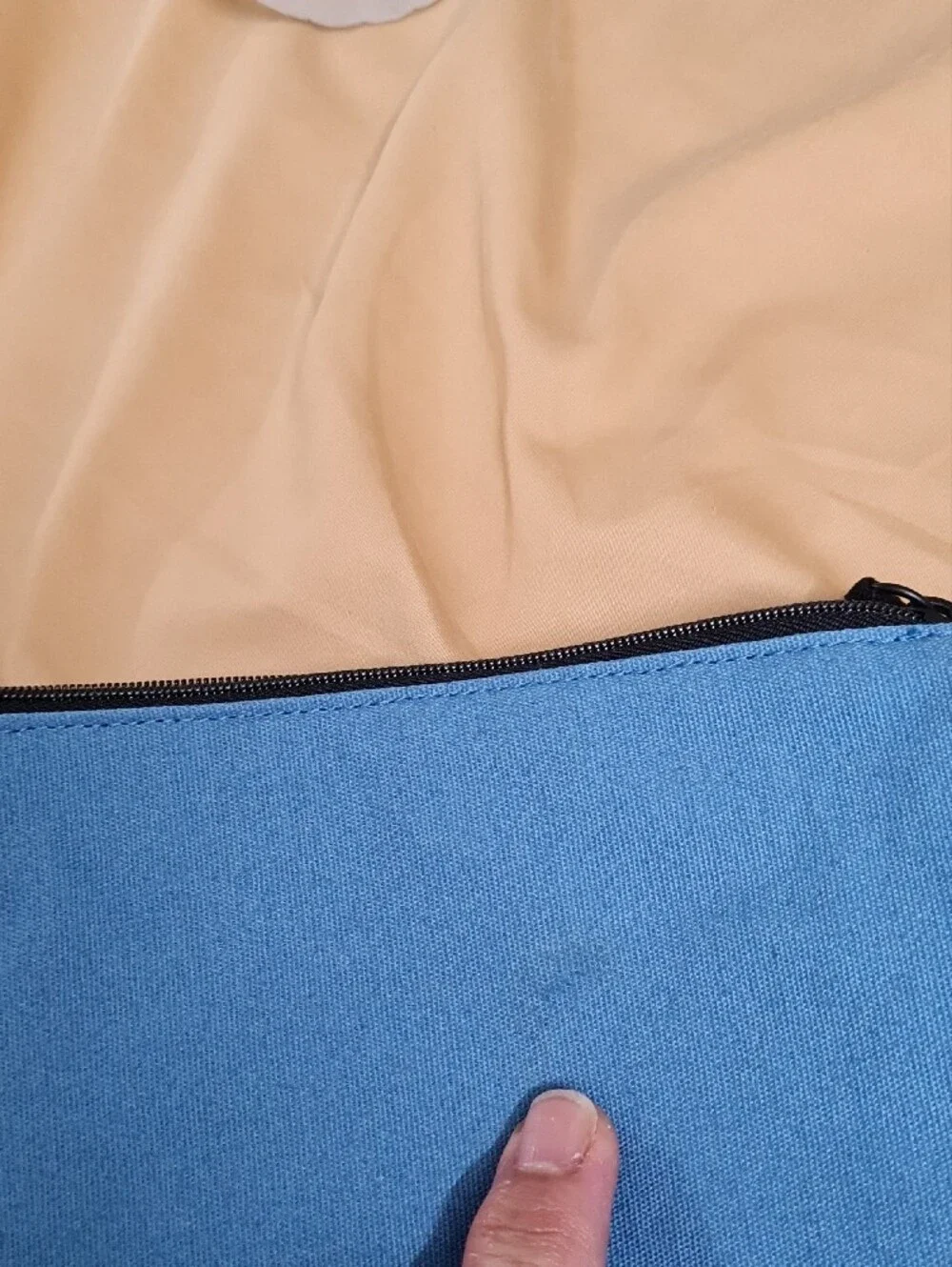 GUCCI beauty Blue Canvas Accessory Pouch with Black Zip